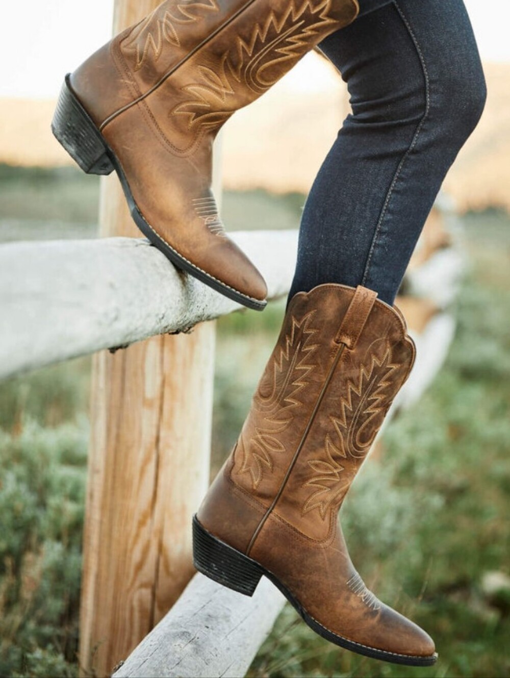 Ariat Heritage R Toe Western Boots